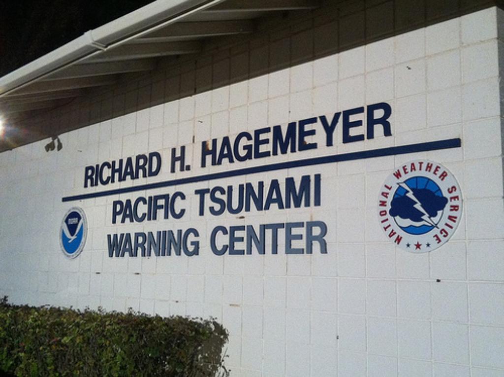 Honolulu tsunami watch video
