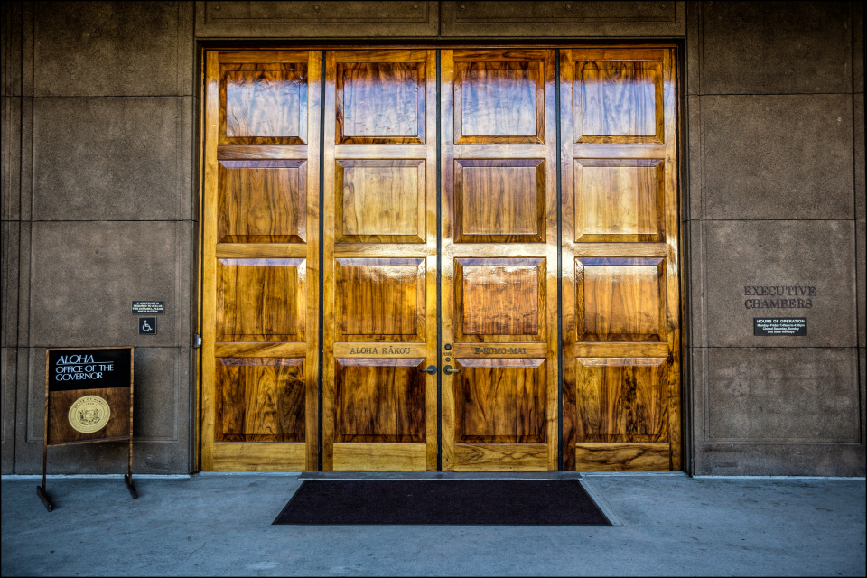 Doctors And Lawyers: Who’s Donating To Who In The Race For Hawaii Governor