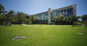 University of Hawaii Cancer Center. Kakaako. 8 sept 2015. photograph Cory Lum/Civil Beat
