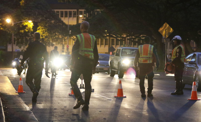 HPD Police DUI Sobriety checkpoint Alapai Street cops. 5 may 2016