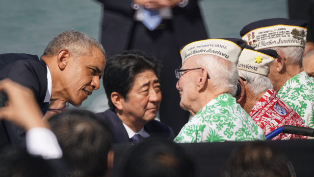 Prime Minister Abe greets WWII veterans. 27 dec 2016