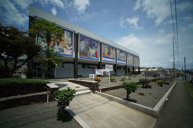 United Public Workers Headquarters with David Ige campaign signs in front.