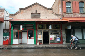 Can Hawaii’s Oldest Dive Bar Survive Chinatown’s Invading Hipsters?