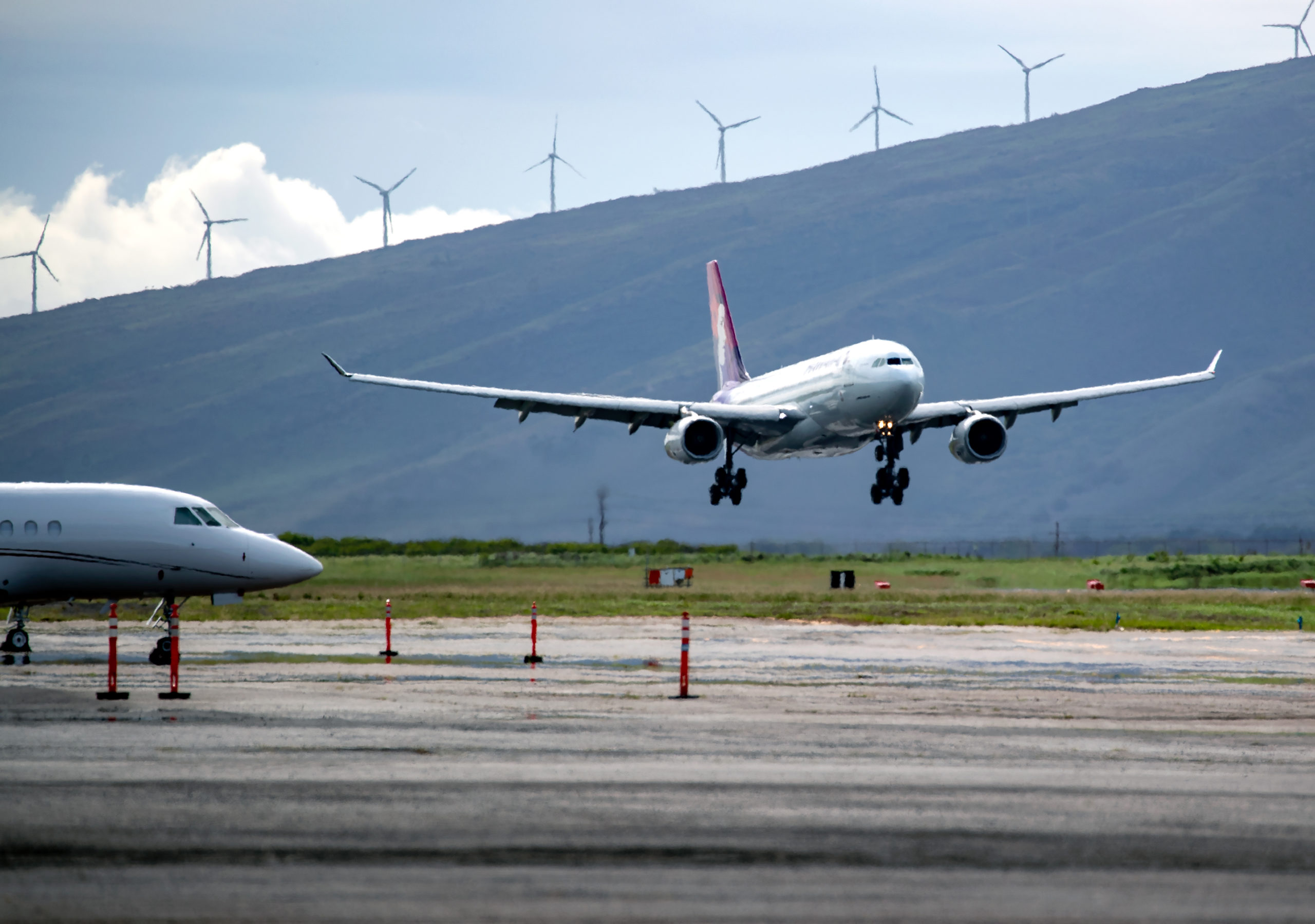 Teens who sued Hawai‘i say state’s climate plan for aviation doesn’t fly