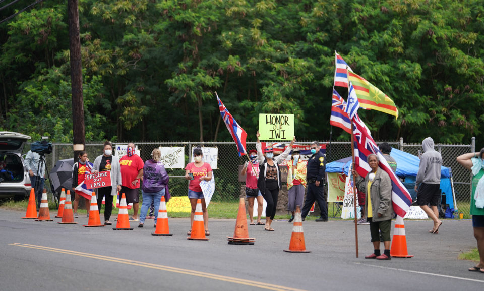 Construction Resumes At Waimanalo Park Despite Pandemic And Protest Honolulu Civil Beat