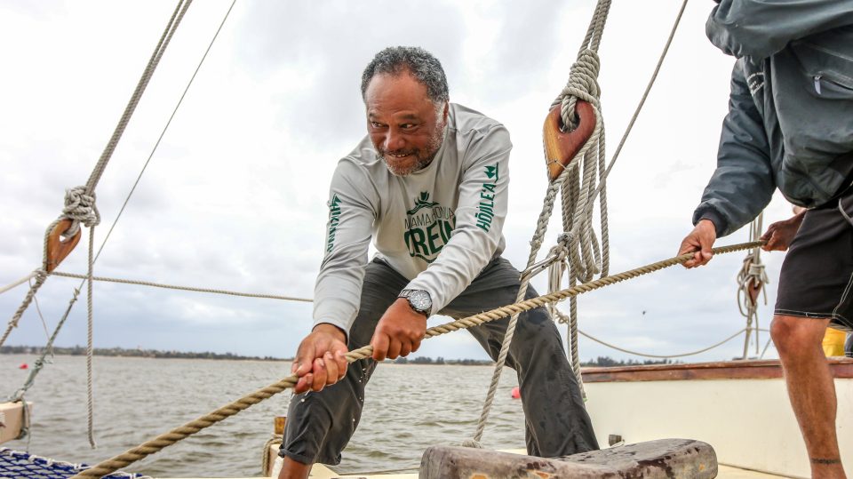 Kūmākena Nā Poʻe Hoʻokele Moku I Ka Hala Hoʻokāhāhā O Kekahi O Nā Loea Hoʻokele