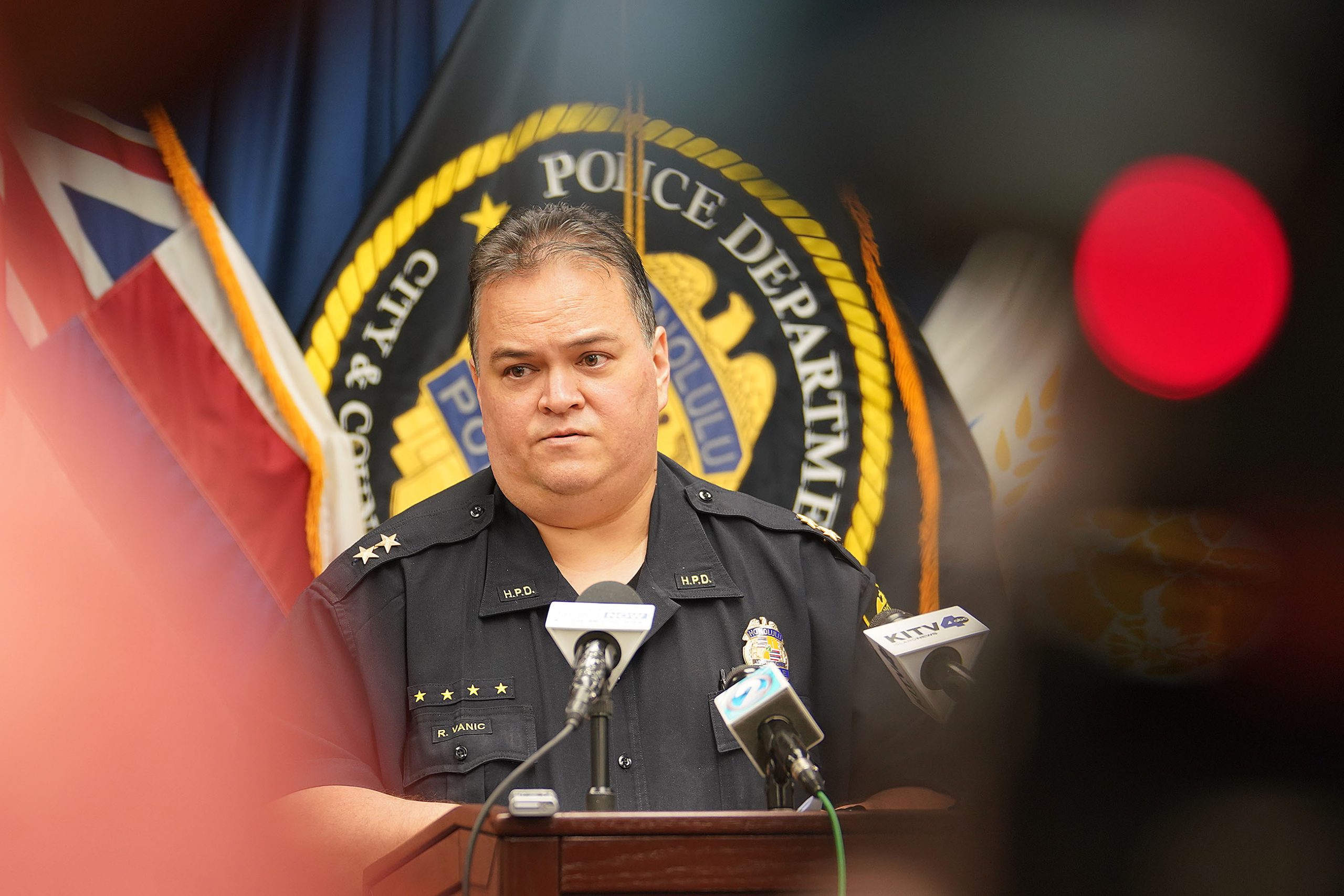 Honolulu Police Plainclothes Officer Shot Man Who Brandished A Gun Honolulu Civil Beat