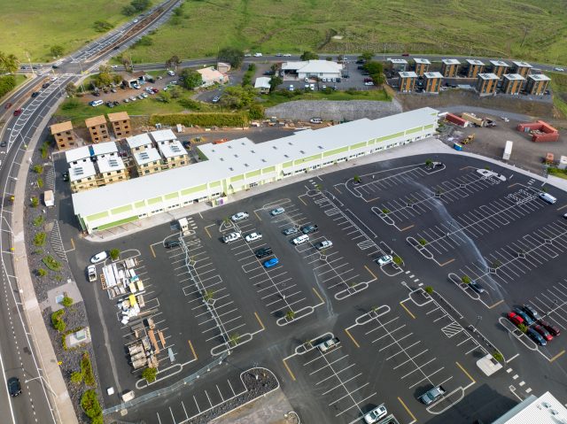 A shopping center sits mostly empty as a residential development is built in Waikoloa. (Nathan Eagle/Civil Beat/2023)