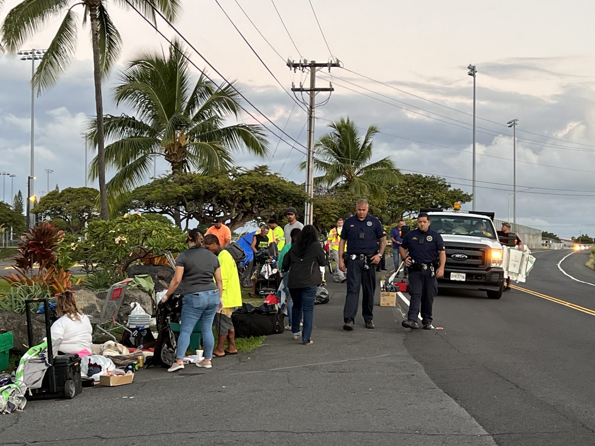 Kona Police Remove Homeless Camps From County Aquatic Center Honolulu
