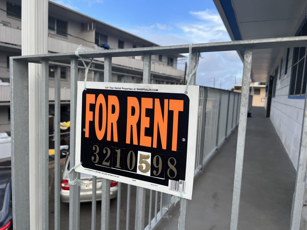 A "For Rent" sign posted outside of the Kapiolani Village Apartments.