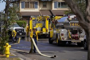 Honolulu Fire Department prepares to leave a scene after extinguishing a vegetation fire Tuesday, Sept. 5, 2023, in Makakilo. The hillside neighborhood boarders undeveloped land. (Kevin Fujii/Civil Beat/2023)