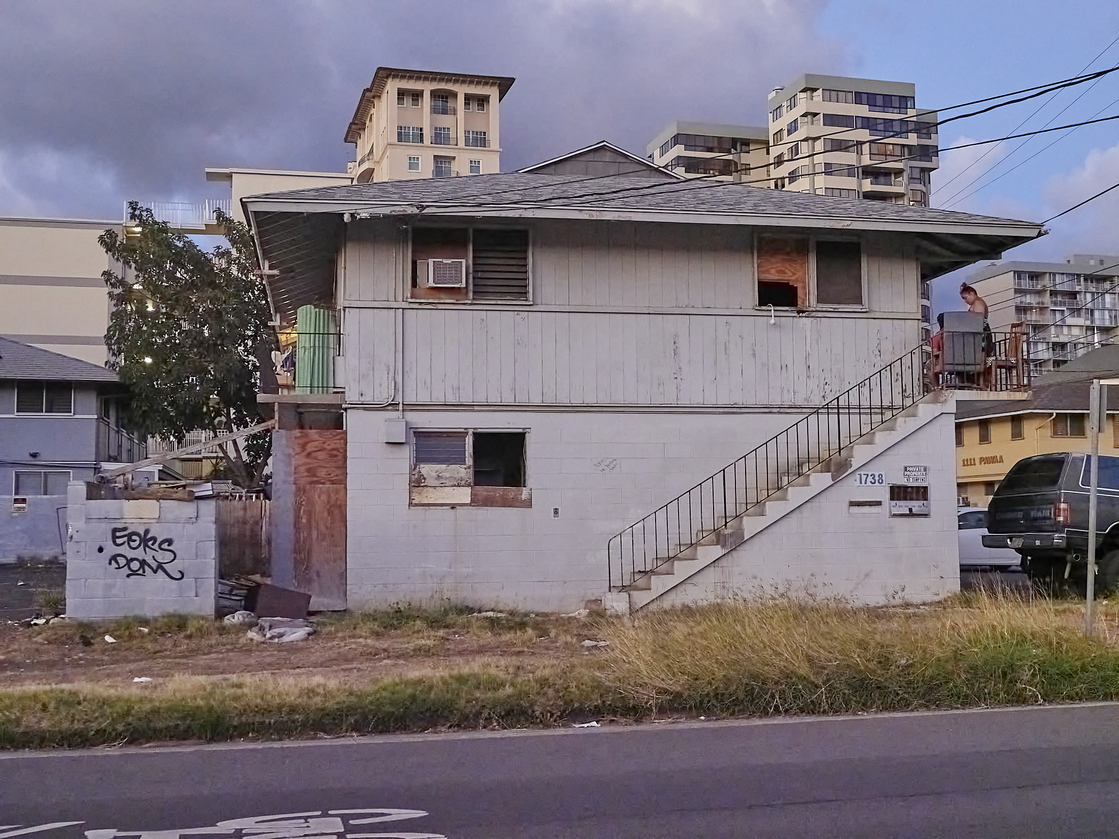 Micronesian Tenants Fight Back Against 'Terrible' Apartment Conditions Honolulu Civil Beat
