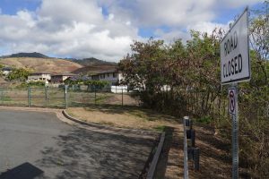 Makakilo Drive is a dead end street, photographed Friday, Oct. 6, 2023, in Kapolei. Residents have expressed concern about having only one way in and out of their community. A large vegetation fire could trap Makakilo residents. (Kevin Fujii/Civil Beat/2023)