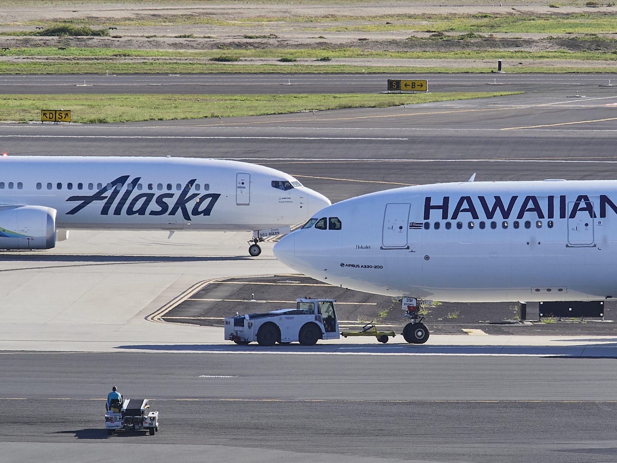 Hawaiian Airlines Cuts HawaiiBased Workers As Merger With Alaska