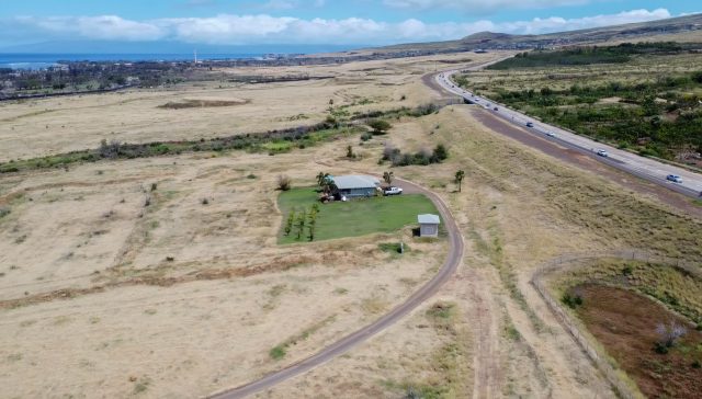 Land parcels near Hokikio Place in Lahaina. (Cammy Clark/Civil Beat/2024)