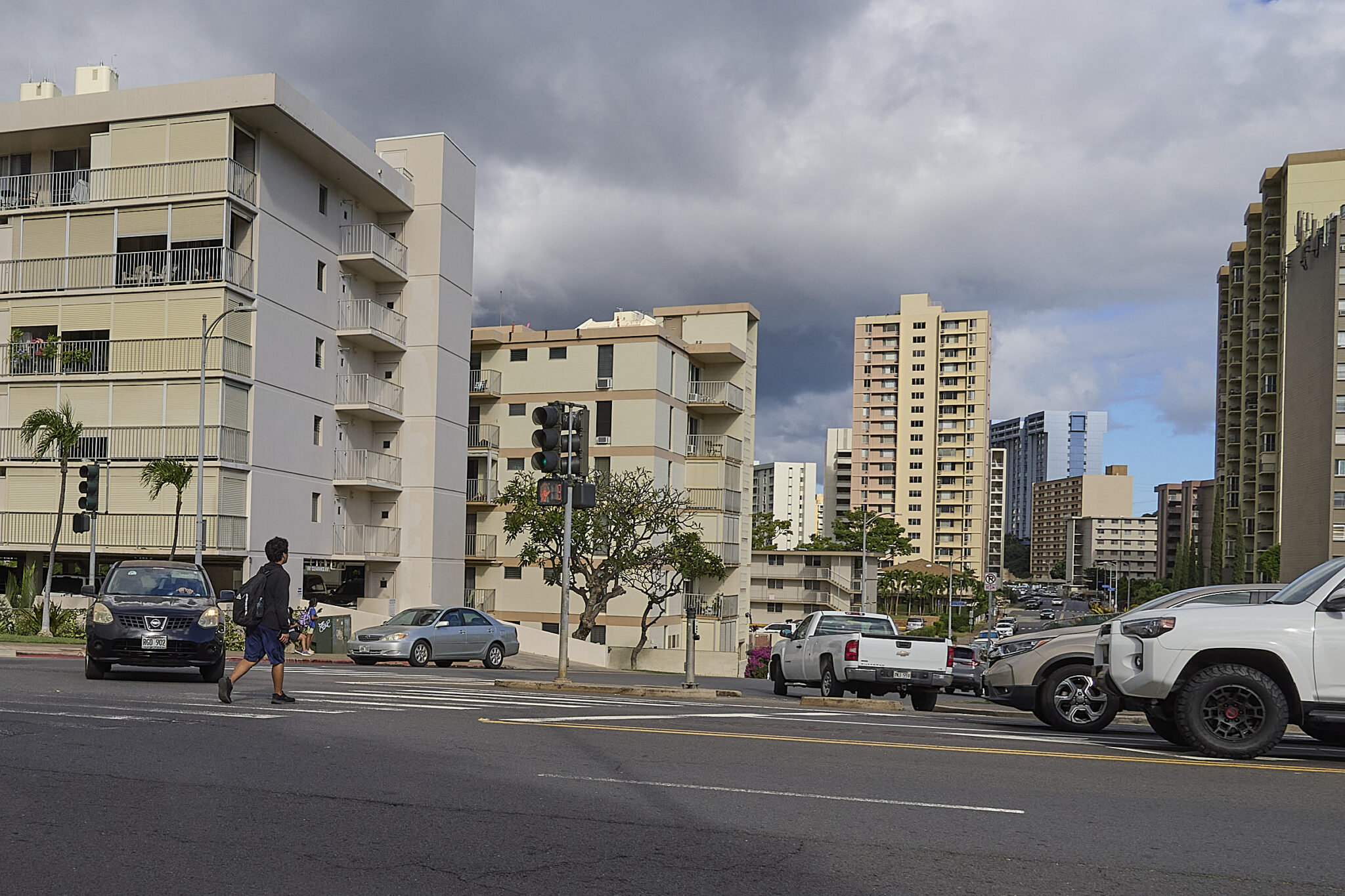 The intersection of Ala Ilima Street and Ala Liliko'i Streets in Salt Lake has been the scene of several Pedestrian-Vehicular accidents over recent months and is considered to be one of the most dangerous intersections on O'ahu. A recent visit to the intersection between 4 and 5pm revealed how many crossings the intersection handle during that time frame on a Tuesday afternoon as well as some now illegal activity from road users. (David Croxford/Civil Beat/2025)