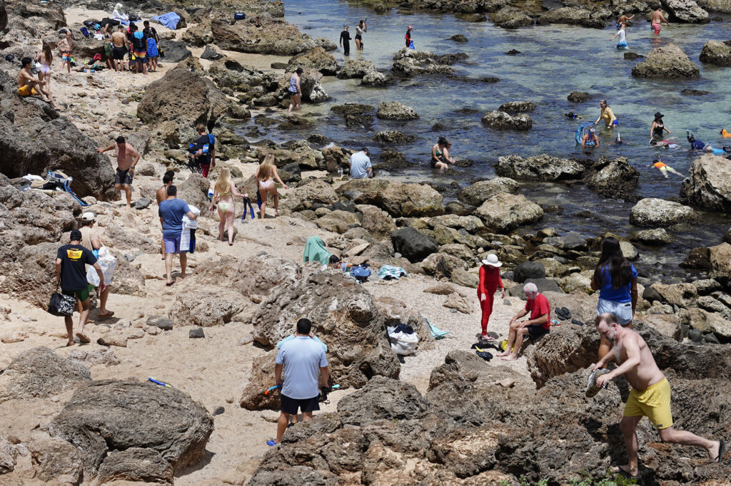 Visitors crowd Sharks Cove Monday, June 16, 2025, in Haleʻiwa. (Kevin Fujii/Civil Beat/2025)