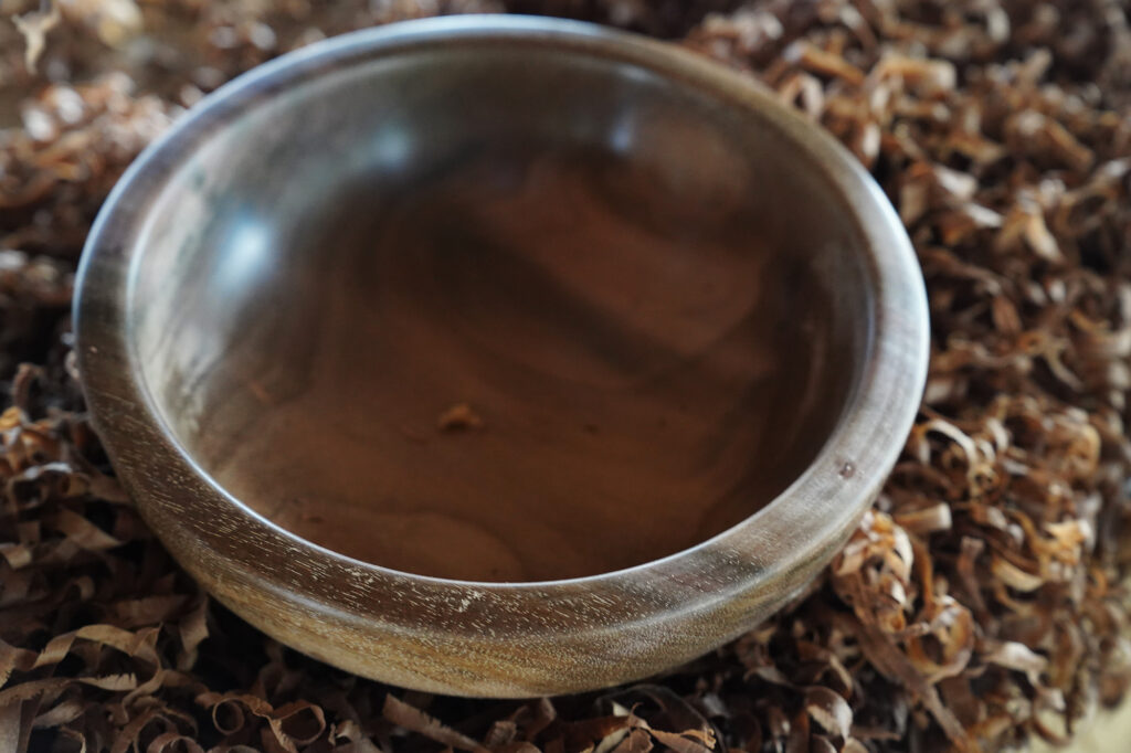 A newly created milo-wood bowl sits atop woodturner Aaron Hammer’s mobile work space Wednesday, July 2, 2025, in Kailua. (Kevin Fujii/Civil Beat/2025)