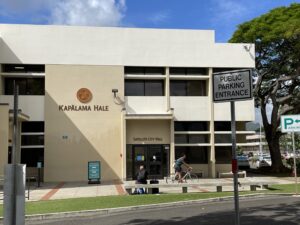 Fix It! Kapālama Hale Parking Has Lots Of Signs But Little Direction