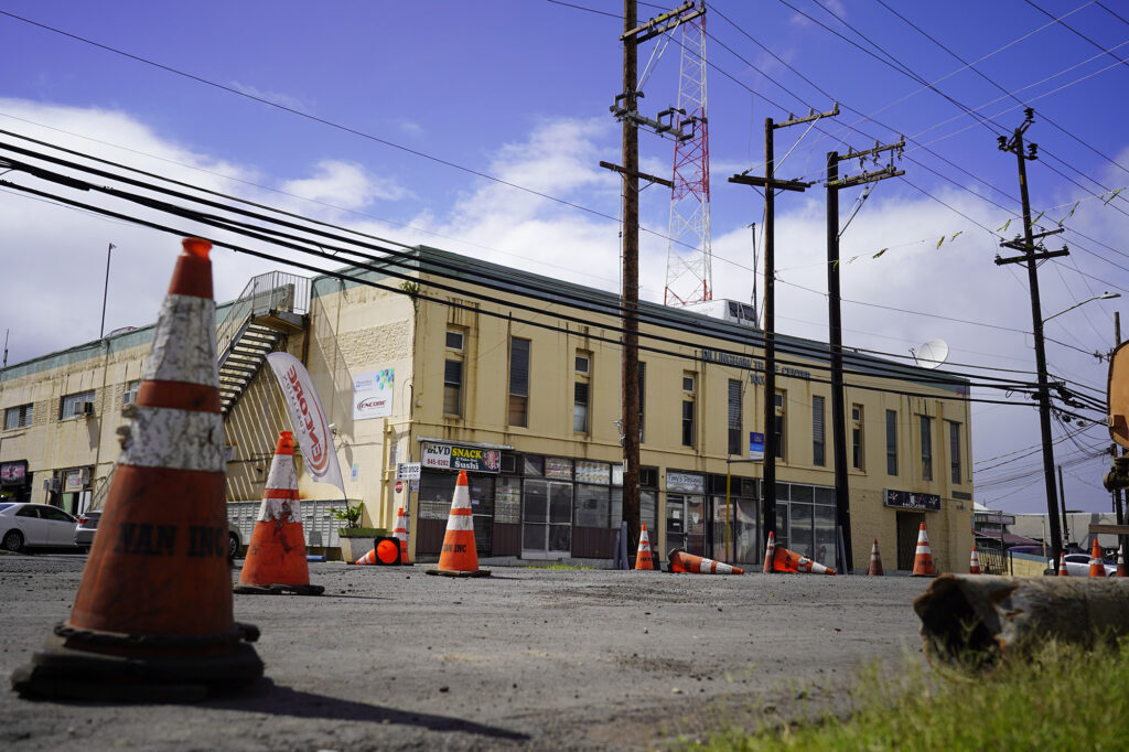 Businesses like Boulevard Snack on Dillingham Boulevard remain open despite ongoing construction Tuesday, Nov. 11, 2025, in Honolulu. (Kevin Fujii/Civil Beat/2025)