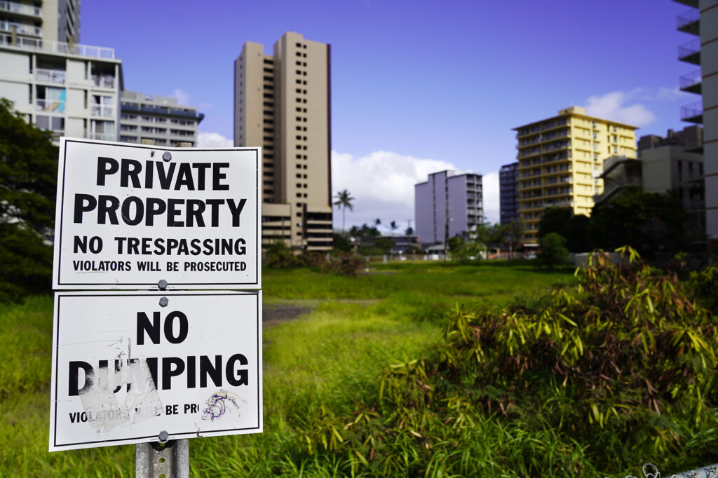 2468 Cleghorn Street is a vacant lot in Waikīkī photographed Thursday, Jan. 15, 2026, in Honolulu. (Kevin Fujii/Civil Beat/2026)