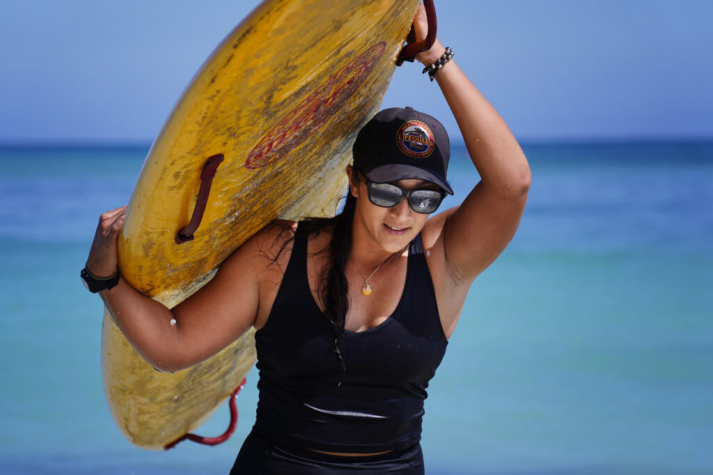 Honolulu Ocean Safety Departmen Lt. Chelsea Kahalepauole-Bizik shoulders a rescue board at Kailua Beach Park Tuesday, Jan. 27, 2026, in Kailua. (Kevin Fujii/Civil Beat/2026)