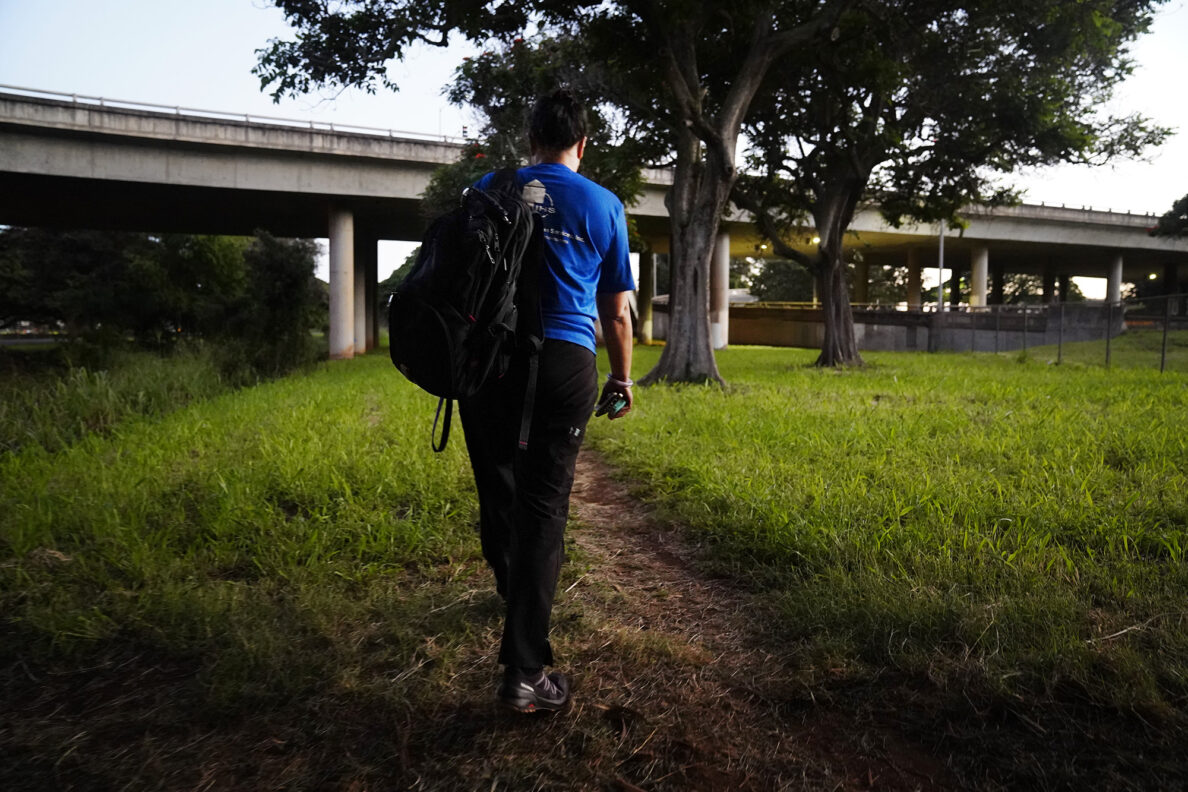 IHS staffer Tiare Akana heads for an area in Moanalua Community Park during the Point In Time homeless count Monday, Jan. 26, 2026, in Honolulu. (Kevin Fujii/Civil Beat/2026)