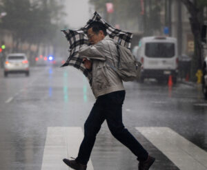 Hawaiʻi Storm Latest: Forecast, Outages, Closures, Shelters, More