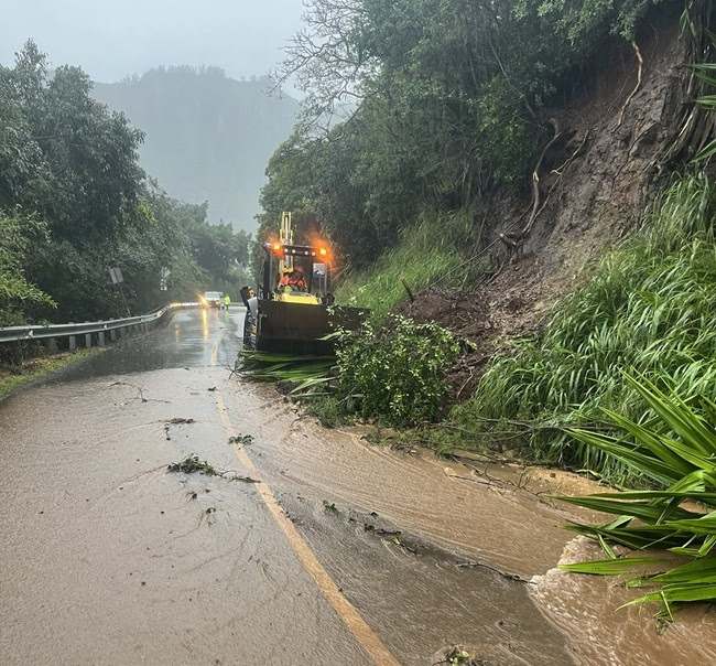 Bulldozer working on landslide Hulemalu Road on Kauaʻi on March 13.