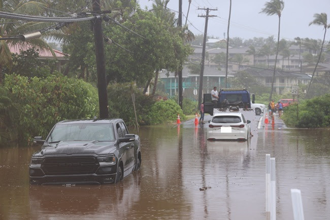 Kauaʻi Flooding Hoʻone Road and Kaui Road