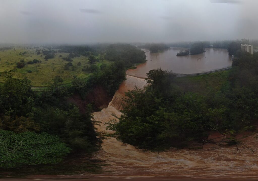 Wahiawā Dam rose to dangerously high levels on Friday even as water flowed over the spillway at the rate of 1,500 gallons a second.