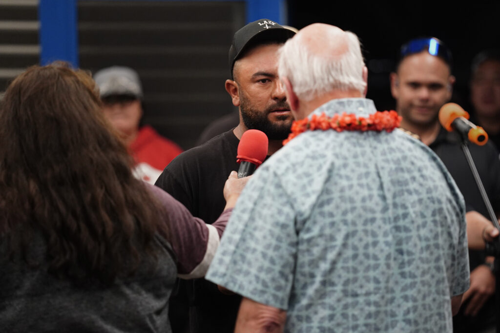 Levi Rita gets in the face of Mayor Rick Blangiadi during a North Shore community board meeting at Waialua Elementary Tuesday, March 24, 2026, in Waialua. (Kevin Fujii/Civil Beat/2026)