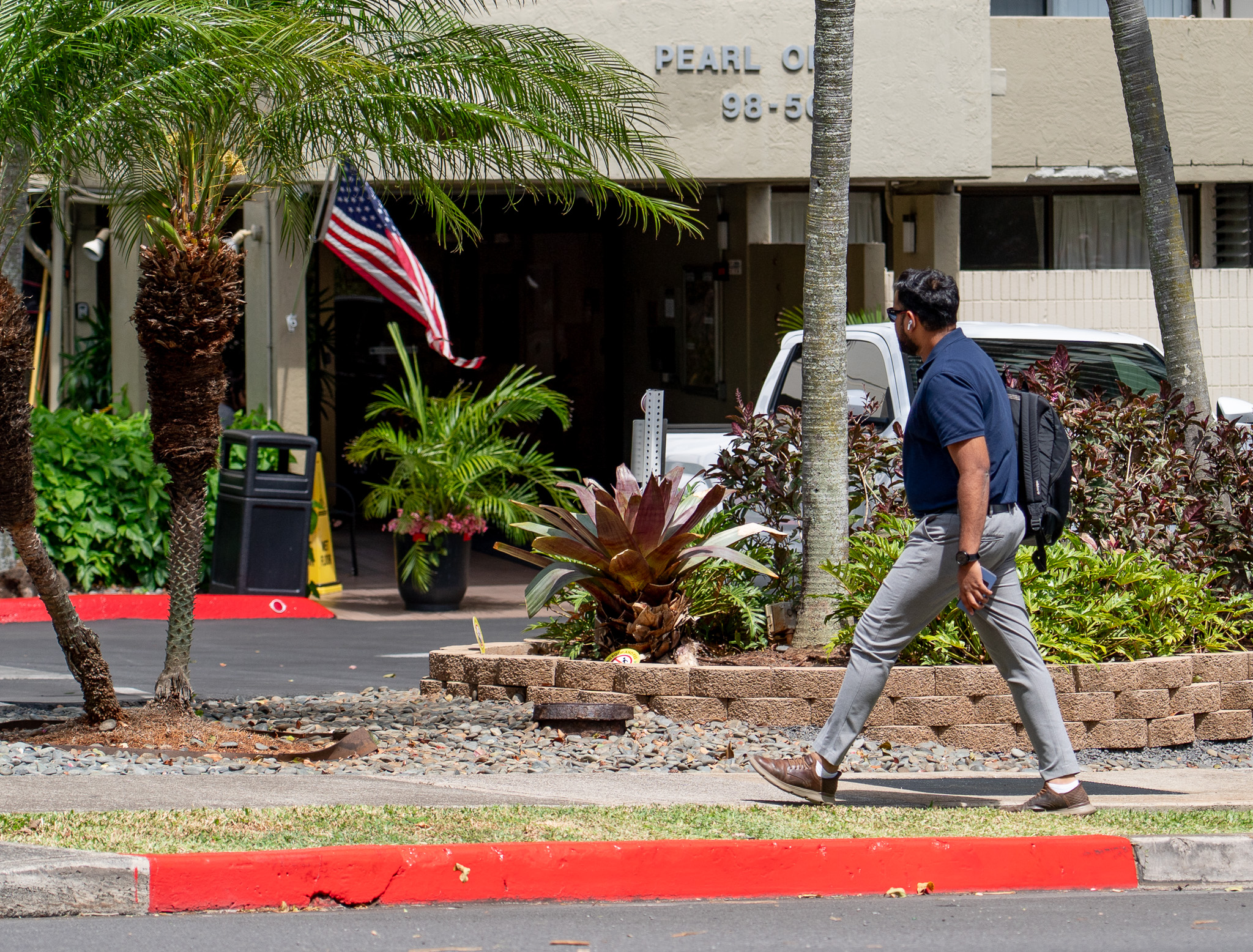 Vigilante Curb Painting Has ʻAiea Resident Seeing Red