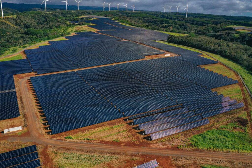 Solar farm ribbon cutting from Oʻahu's first operational, utility-scale solar and battery storage power plant, featuring Nextpower solar trackers in Mililani. (Clearway Energy Group/2022)